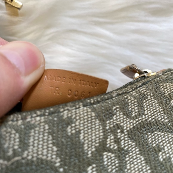 Authentic vintage Dior green trotter mini saddle with coin bag - Picture 13 of 15
